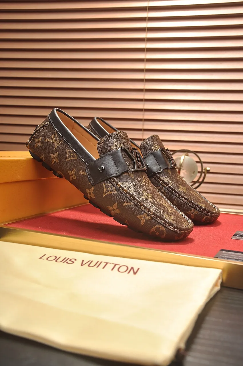 Men's men's shoes 💰420💶 [LV Doudou shoes] (water-dyed cowhide lining) new model is on the market, available on the official website. The new Doudou shoes are processed into single-color materials, and the uppers are made of imported cowhide material. The body of the shoe is fully hemmed with mark thread, and is lined with imported original cowhide leather. The elegant shoe shape is super suitable for all-matching, and the size is 38-44.